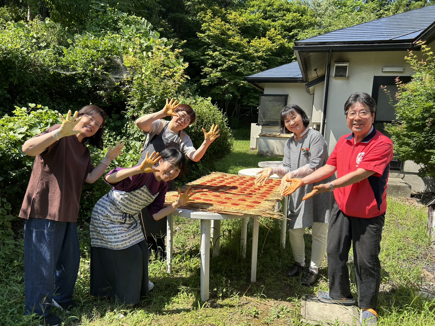 山形の花　日本一の生産量を誇る白鷹町で紅花収穫体験ツアー