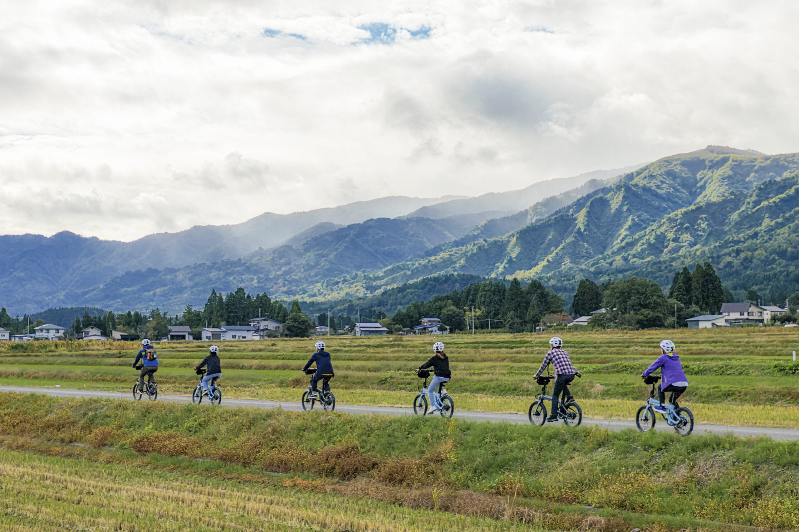 【ガイド付】アルカディアを巡るサイクリングの旅～E-Bikeで訪れる、文化・食・四季折々の郷山風景～